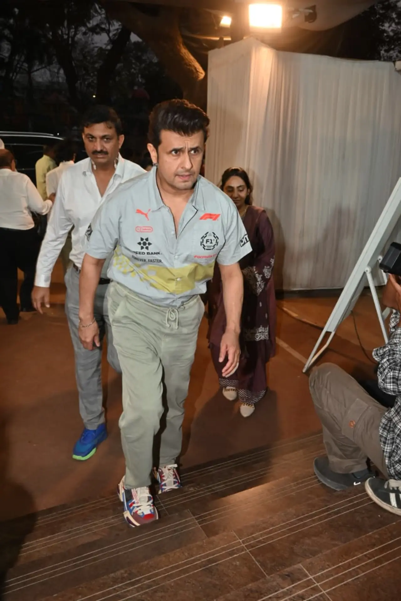 Sonu Nigam was also seen marking his presence at the prayer meet held for late Anand Sagar, the son of Ramanand Sagar.